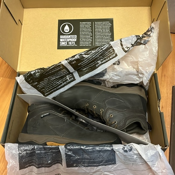 Junior Mt. Maddsen Waterproof Mid Hiking Boot - Picture 15 of 16